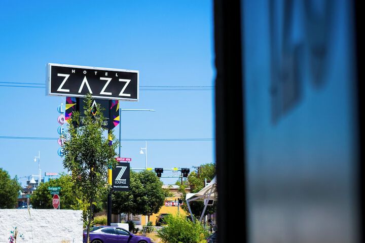 Hotel Zazz