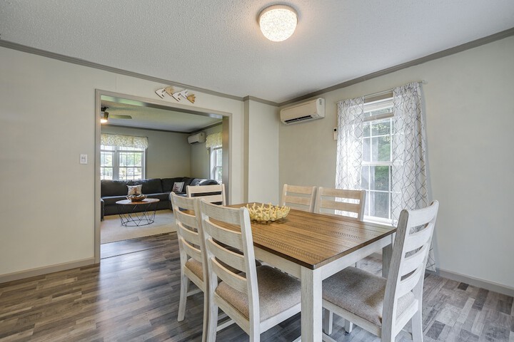 Group-friendly Myrtle Beach House w / Deck