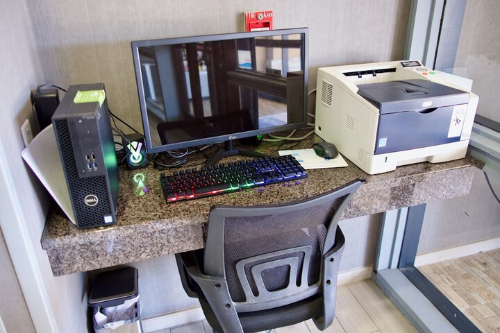 Business Center 28 of 41
