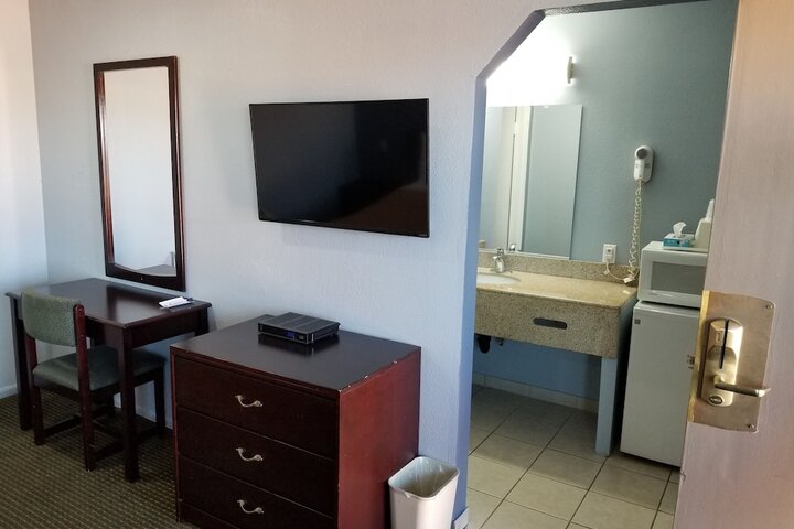 Room 16 of 24
