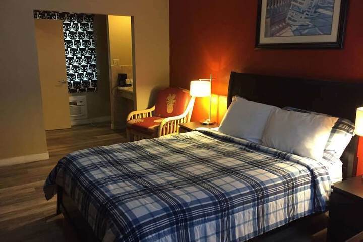 Room 33 of 35