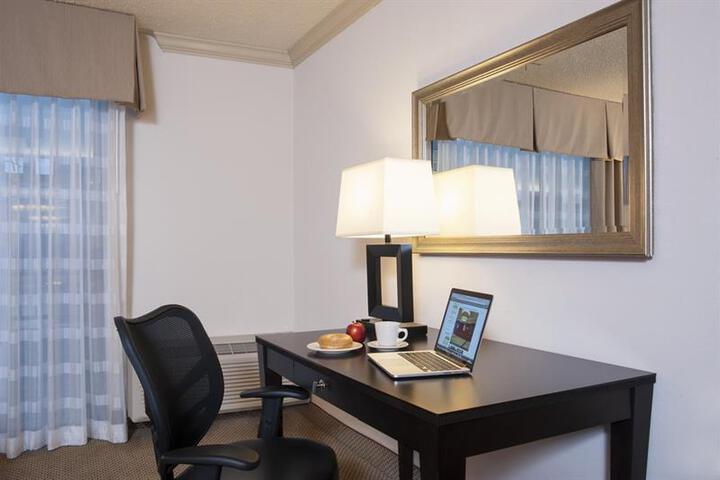 HOLIDAY INN ITASCA (WOODFIELD AREA) (EX
