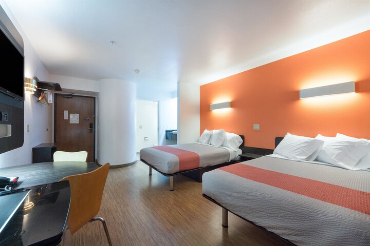 Room 19 of 38