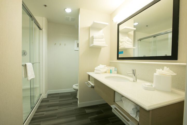 Room 32 of 82