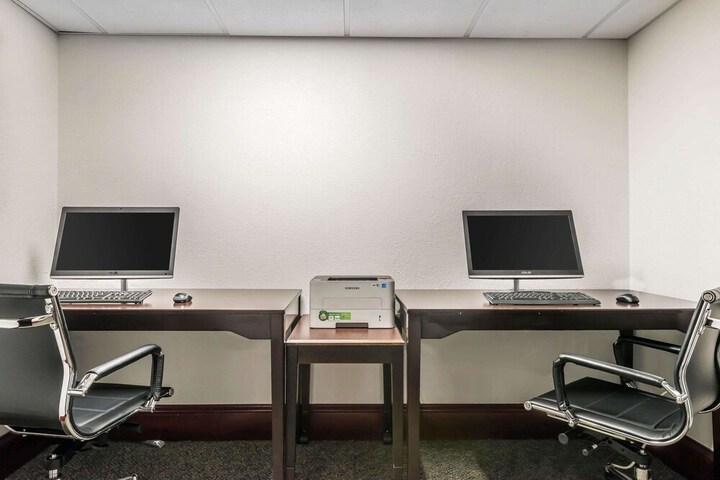 Business Center 39 of 39
