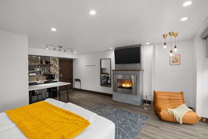 Room 103 of 158