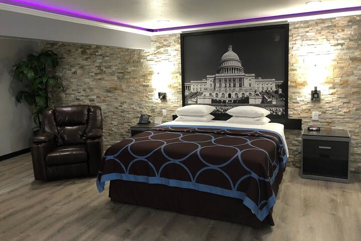 Super 8 by Wyndham Moberly MO