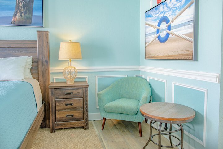 Sea & Breeze Hotel And Condo