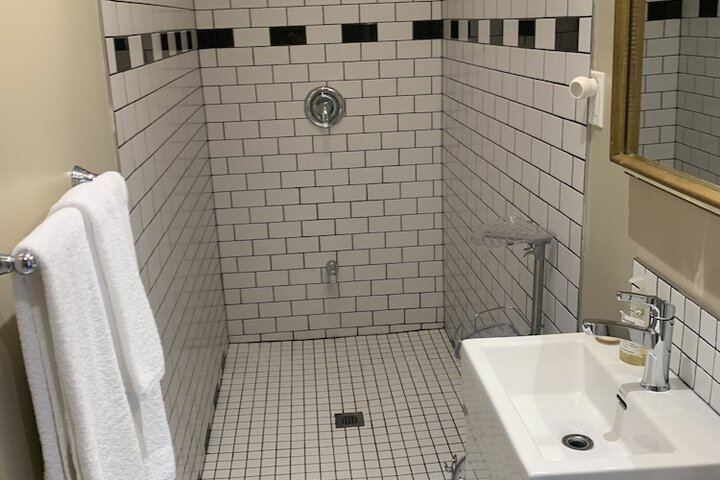 Room 7 of 49
