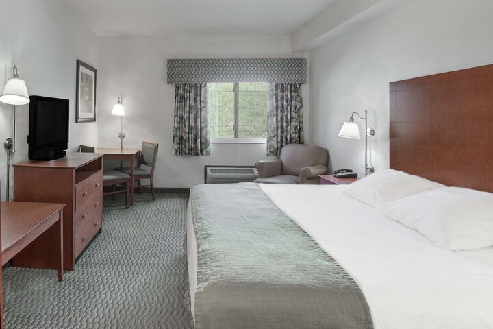 Room 5 of 14