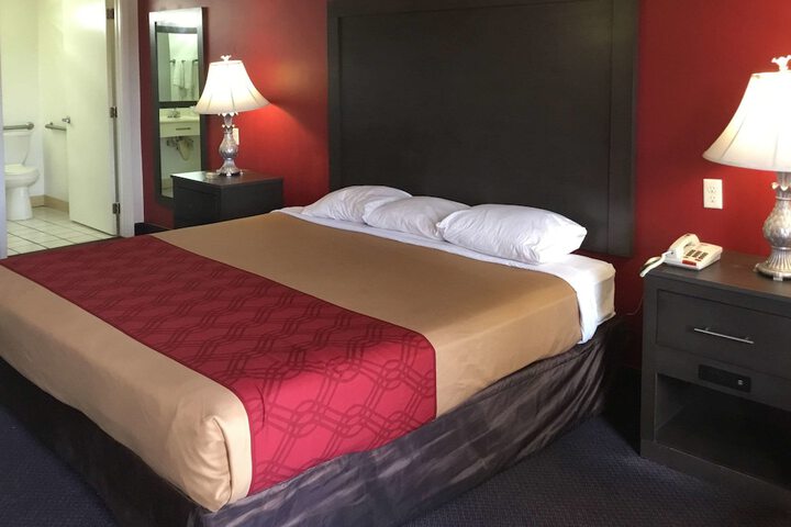 Room 11 of 24