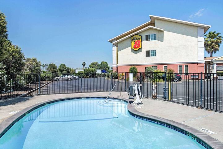 Pool 6 of 14