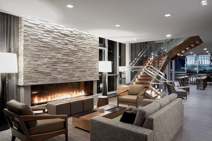 Lounge 46 of 54