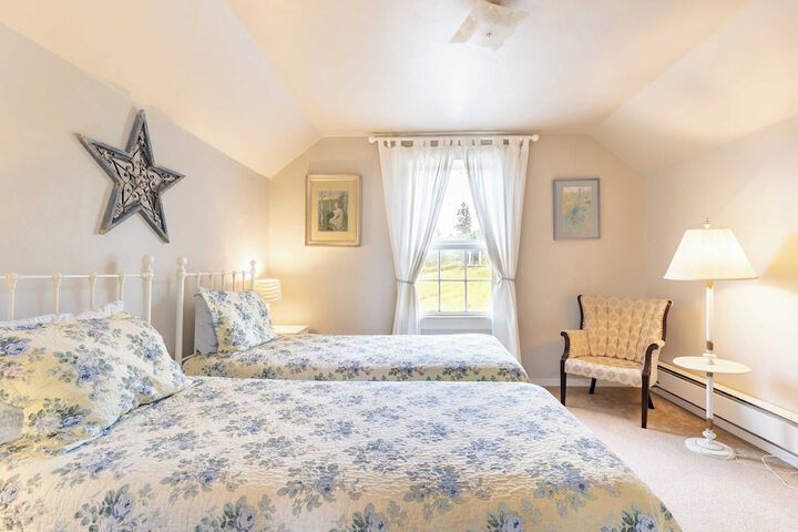 Private Beach Access + Water Views! Sleeps 18 Historic 6bdr Farmhouse w / Deck