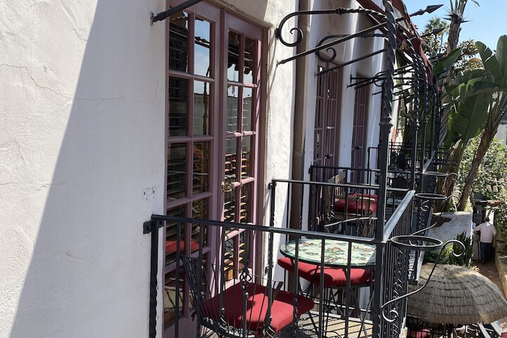 Hotel 6 of 128