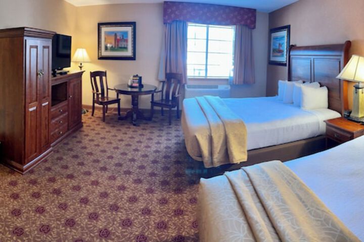 Hamilton Inn Select Beachfront Mackinaw City