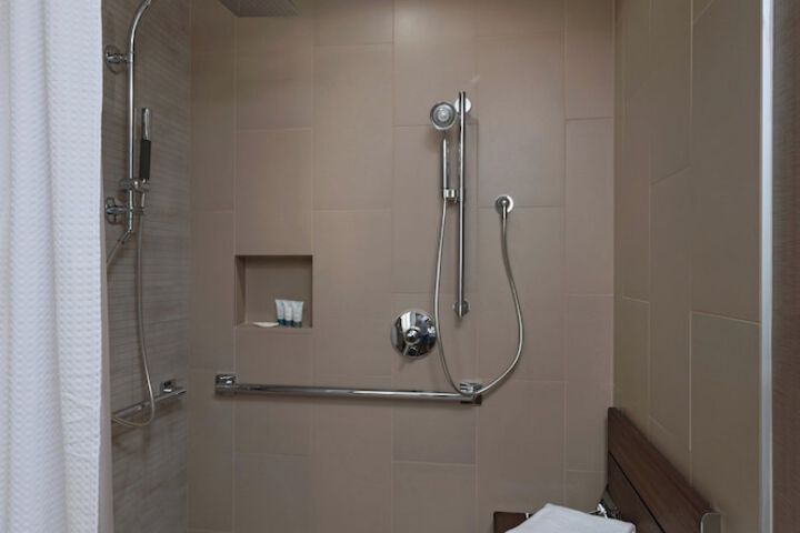 Room 35 of 79