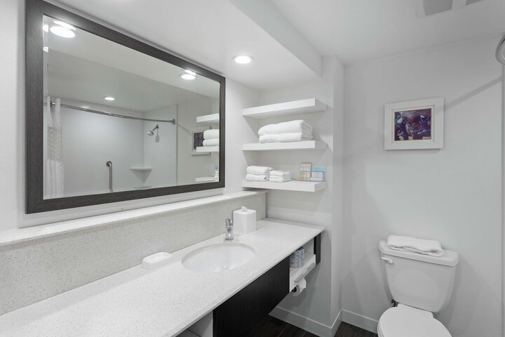 Room 8 of 24