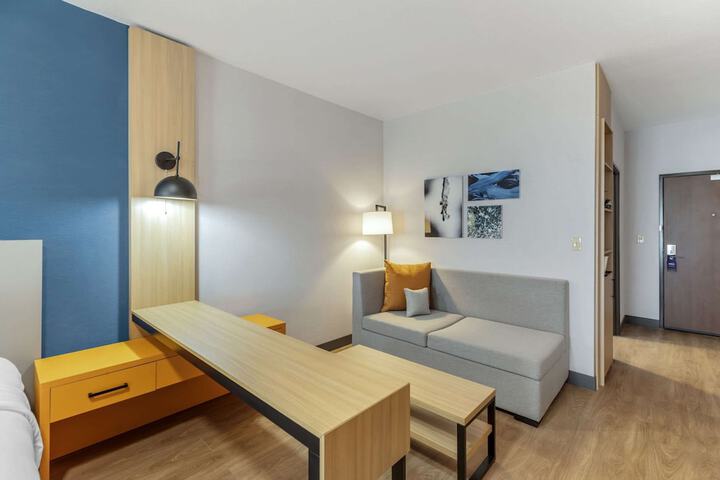 Room 12 of 32