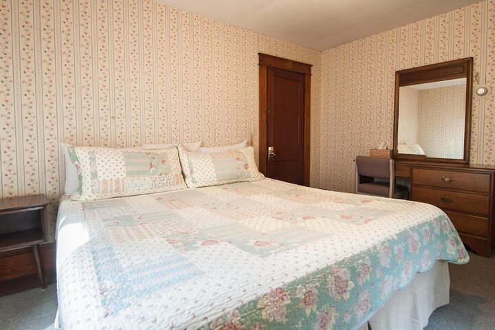 Room 21 of 37