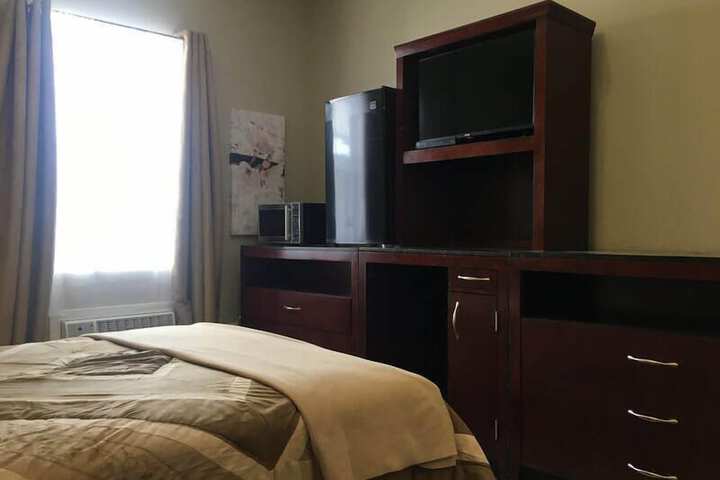 Room 7 of 12