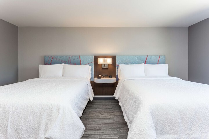 Room 6 of 28
