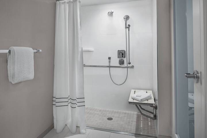 Room 10 of 44