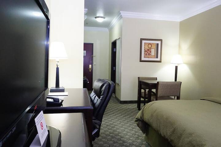 Room 33 of 38