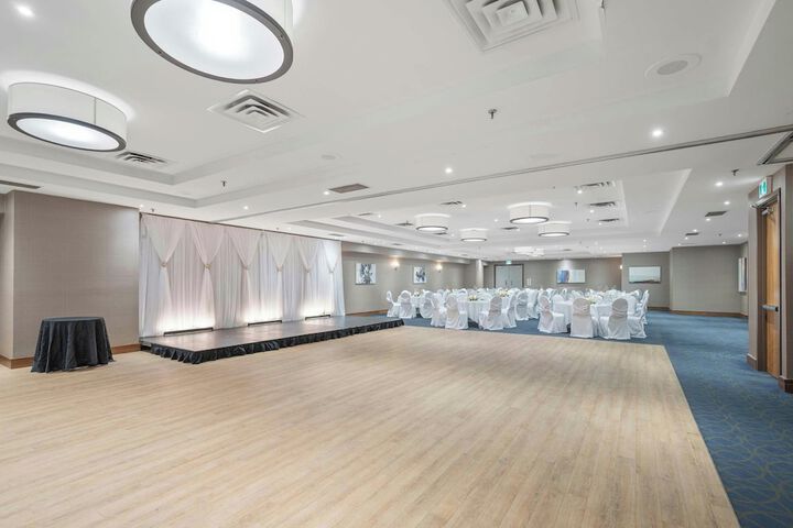 Sandman Signature Mississauga Hotel