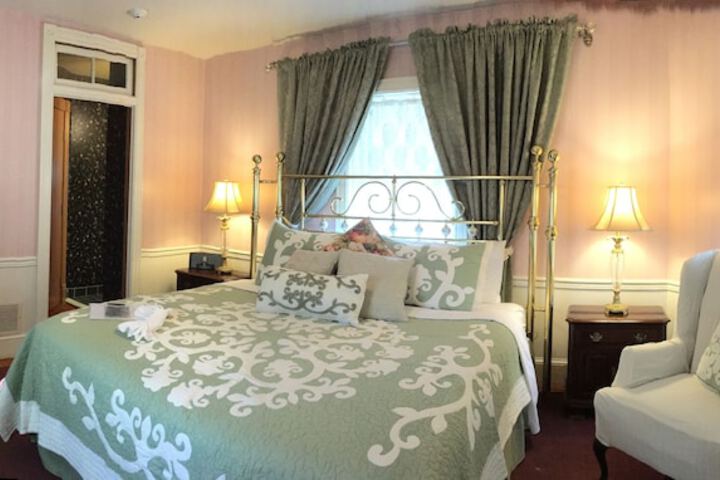 Room 32 of 37