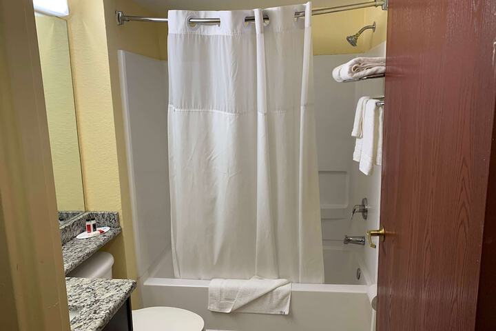 Room 32 of 95