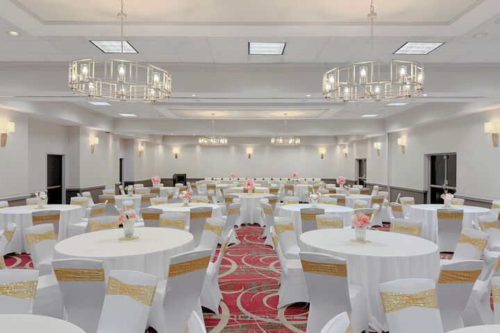 Crowne Plaza Newark Airport by IHG