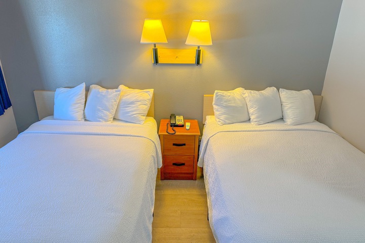 Room 6 of 16