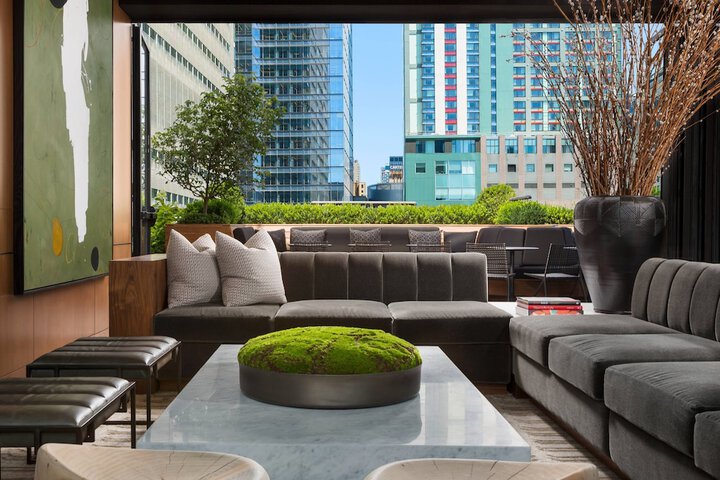 Lounge 74 of 86