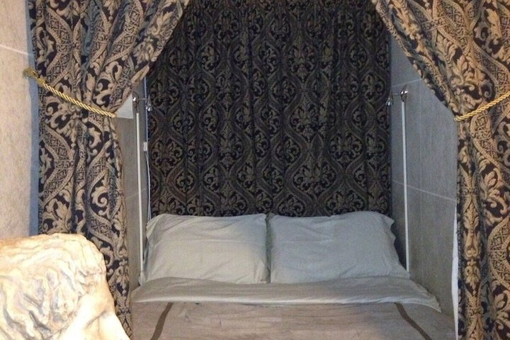Room 52 of 102