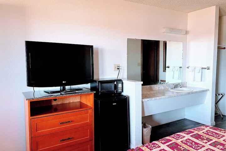 Room 32 of 43