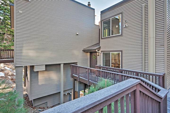 2 Mi to Heavenly Mountain: Tahoe Retreat w / Views