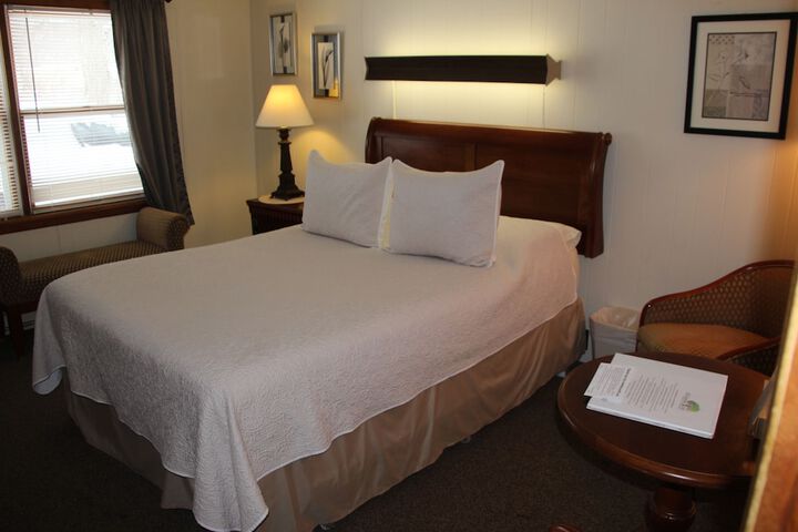 Room 10 of 20