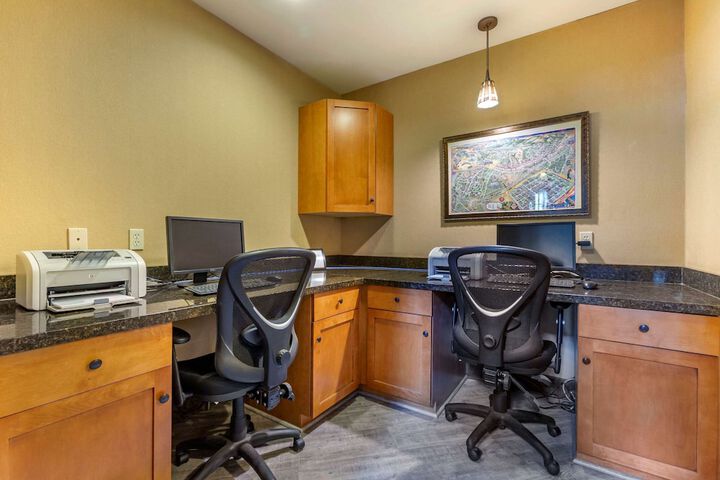 Business Center 45 of 48