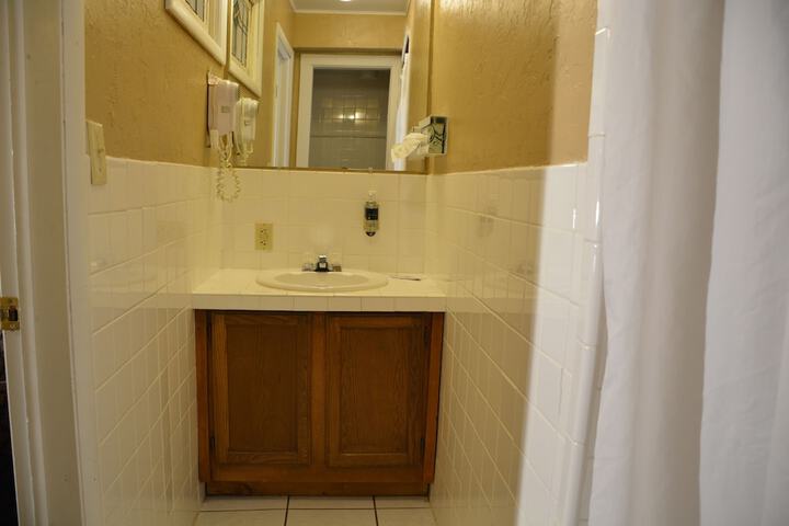 Room 33 of 96