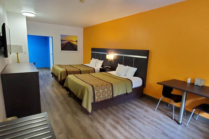 Room 10 of 18