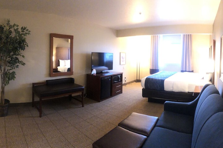 Room 27 of 81