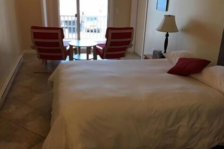 Room 27 of 37