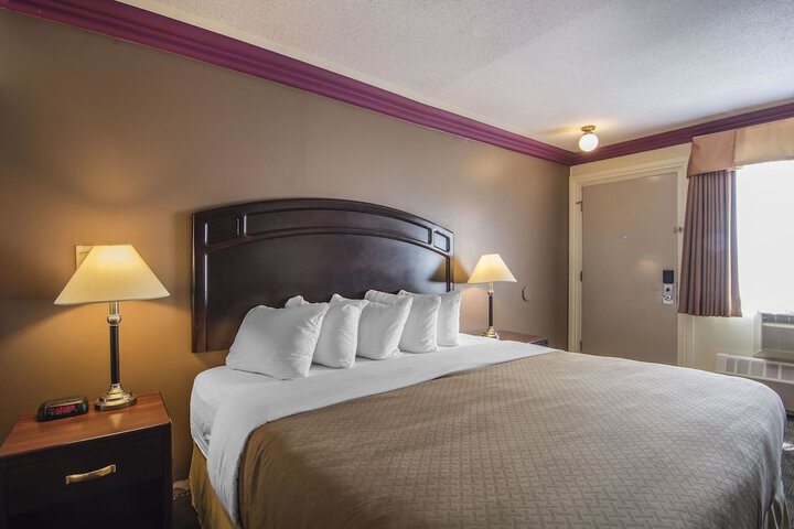 Room 21 of 38