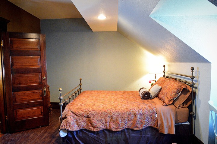 Room 60 of 95
