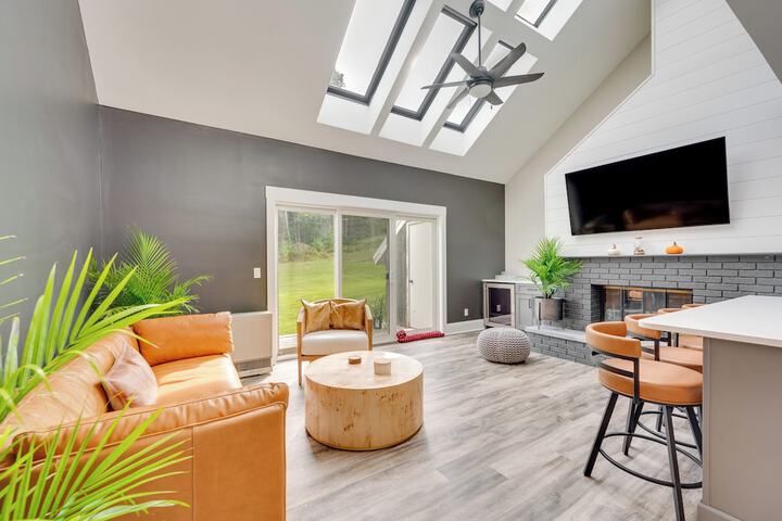 Mid-century Tenney Mountain Condo Near Hiking