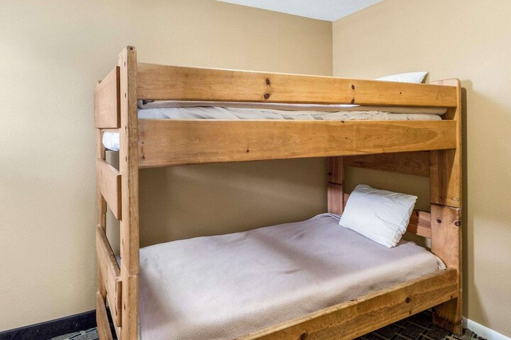 Room 19 of 42