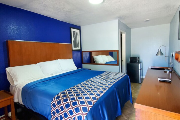 Room 6 of 6