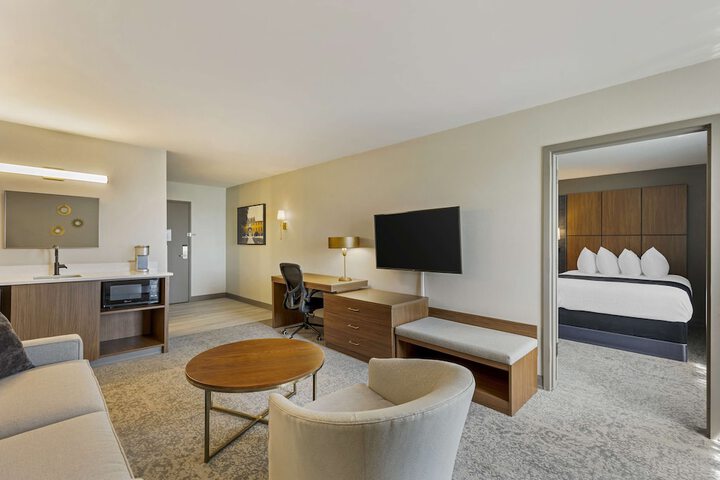 Room 32 of 40