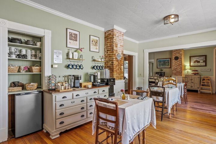 Breakfast/Coffee Service 101 of 115